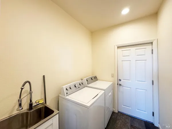 $989,000 | 1910 Foothill Drive, Redwood Valley, CA 95470