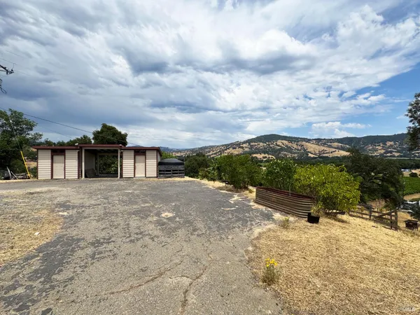 $989,000 | 1910 Foothill Drive, Redwood Valley, CA 95470
