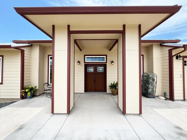 $989,000 | 1910 Foothill Drive, Redwood Valley, CA 95470