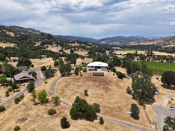 $989,000 | 1910 Foothill Drive, Redwood Valley, CA 95470