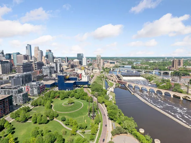 $3,895,000 | 1111 West River Parkway, Unit 33A, Minneapolis, MN 55415