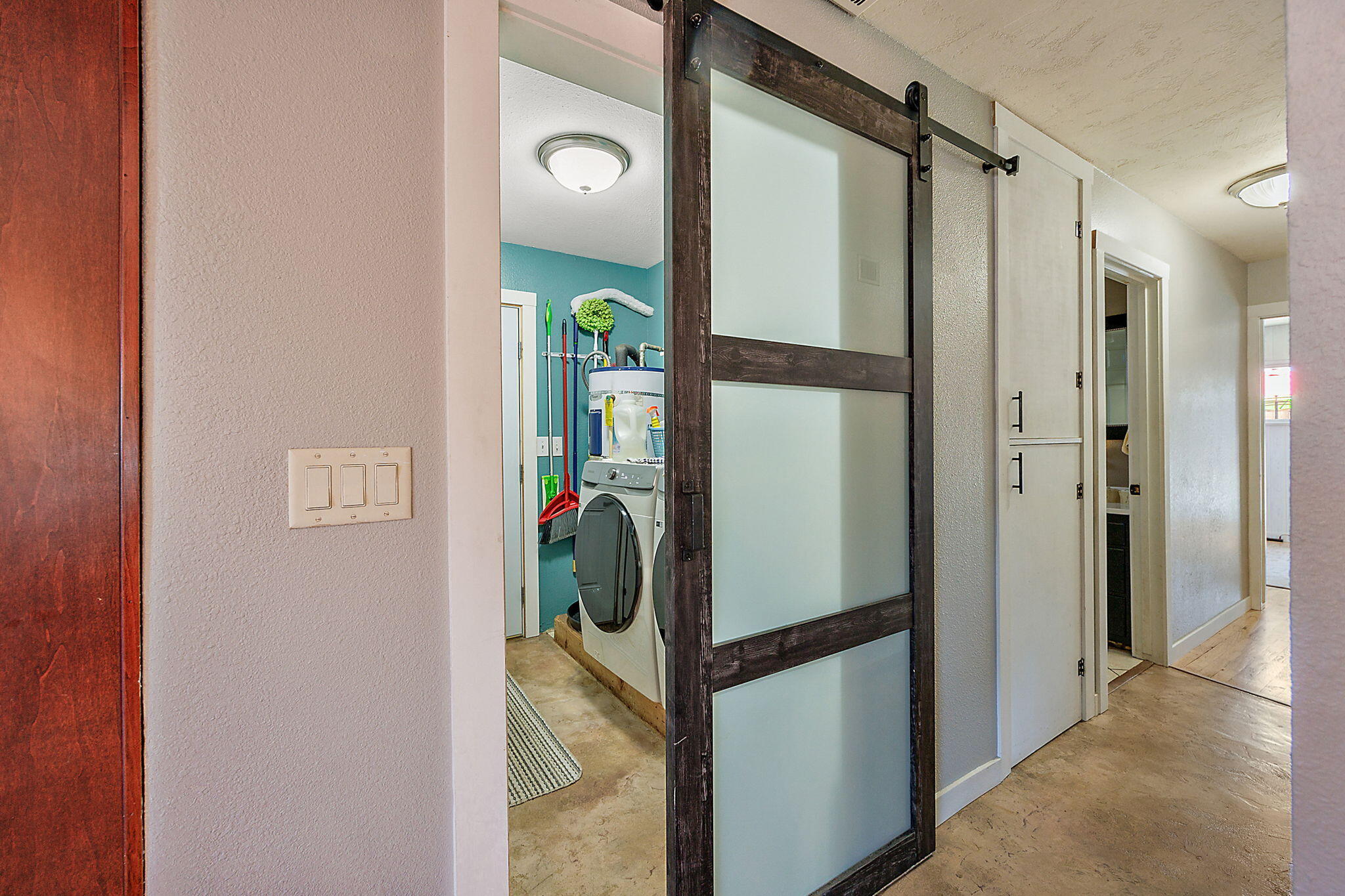100 Princess Way Central Point, OR 97502 - Photo 49 of 68 Entry to laundry Area