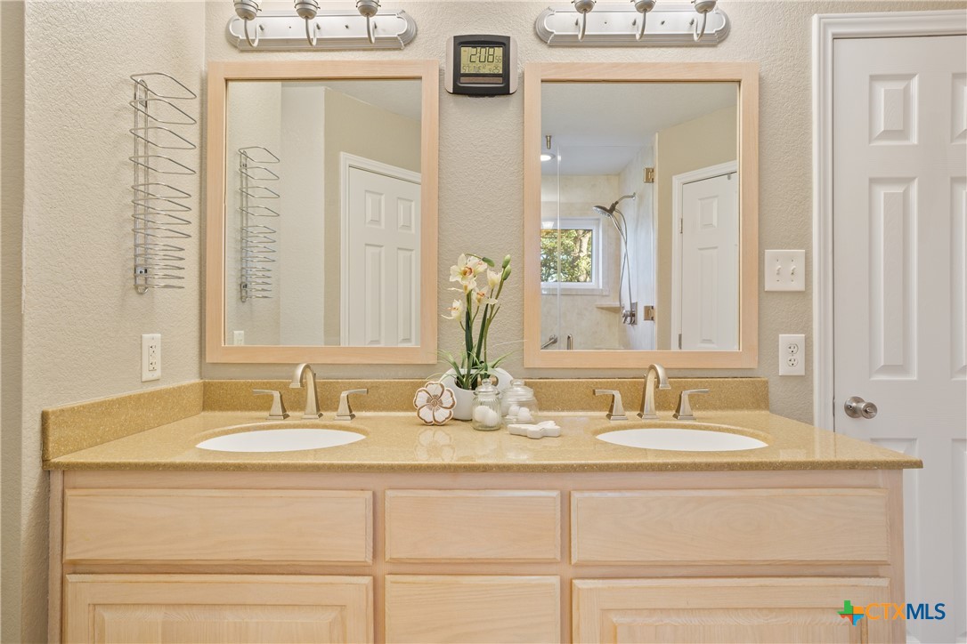 6207 Sulfur Spring Drive Killeen, TX 76542 - Photo 14 of 27 Double Sink