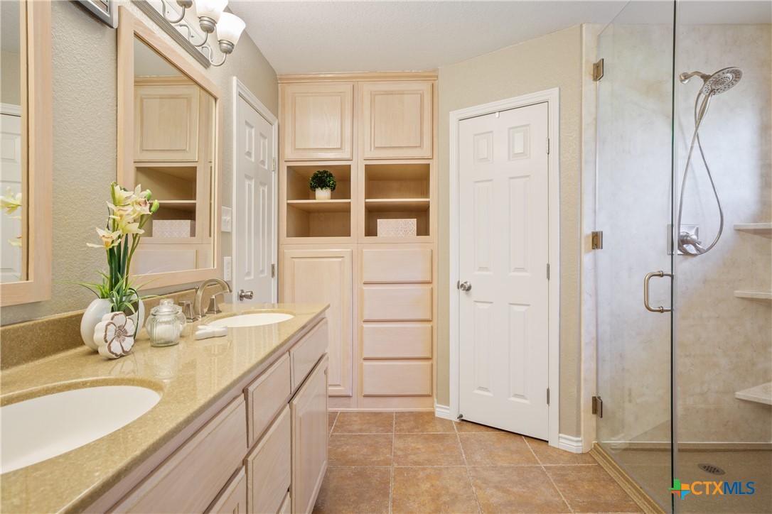 6207 Sulfur Spring Drive Killeen, TX 76542 - Photo 15 of 27 Two walk in closets