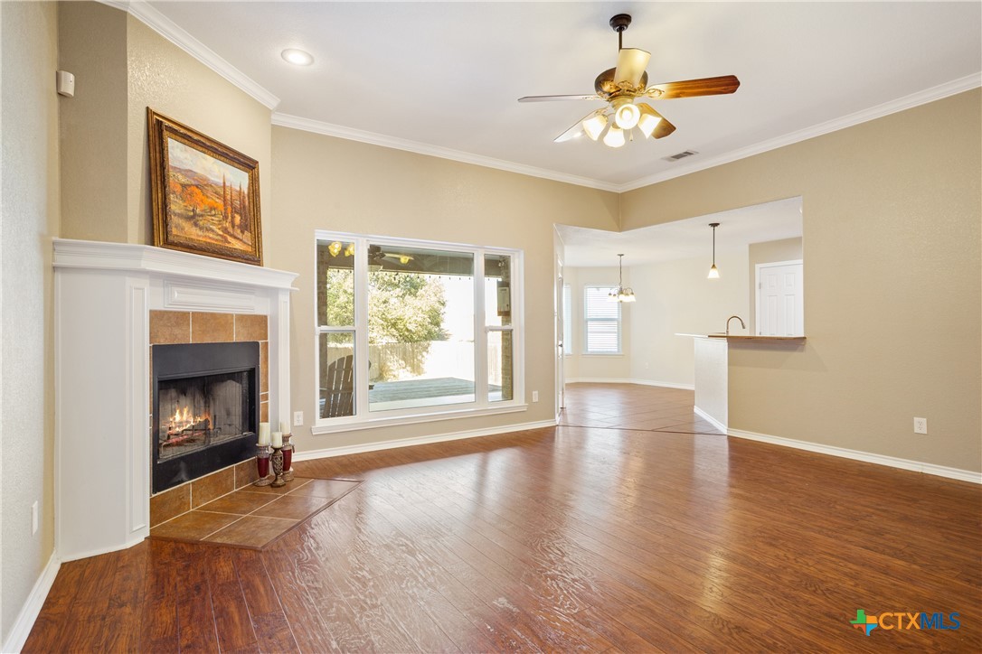 6207 Sulfur Spring Drive Killeen, TX 76542 - Photo 7 of 27 Lots of natural lighting