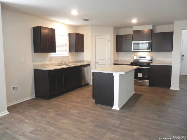 $1,800 | 9506 Ranch Loop, San Antonio, TX 78254