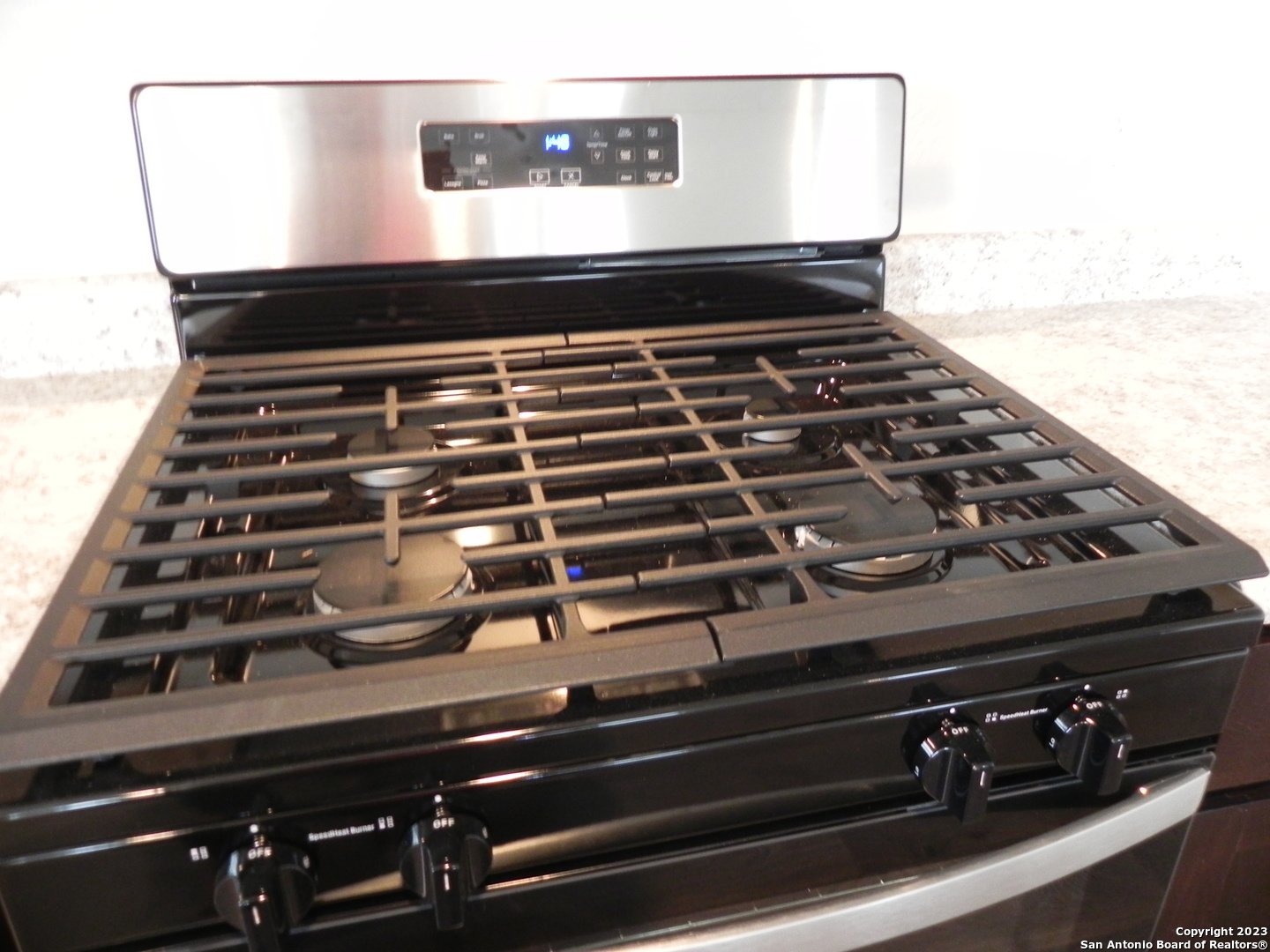 9506 Ranch Loop San Antonio, TX 78254 - Photo 6 of 25 a close view of stove top oven