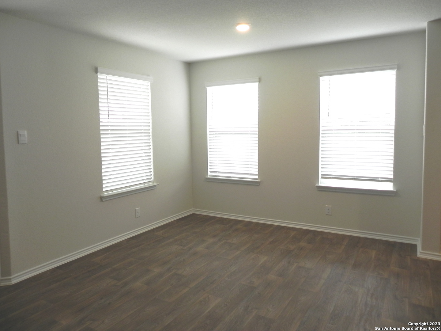 9506 Ranch Loop San Antonio, TX 78254 - Photo 7 of 25 an empty room with a window