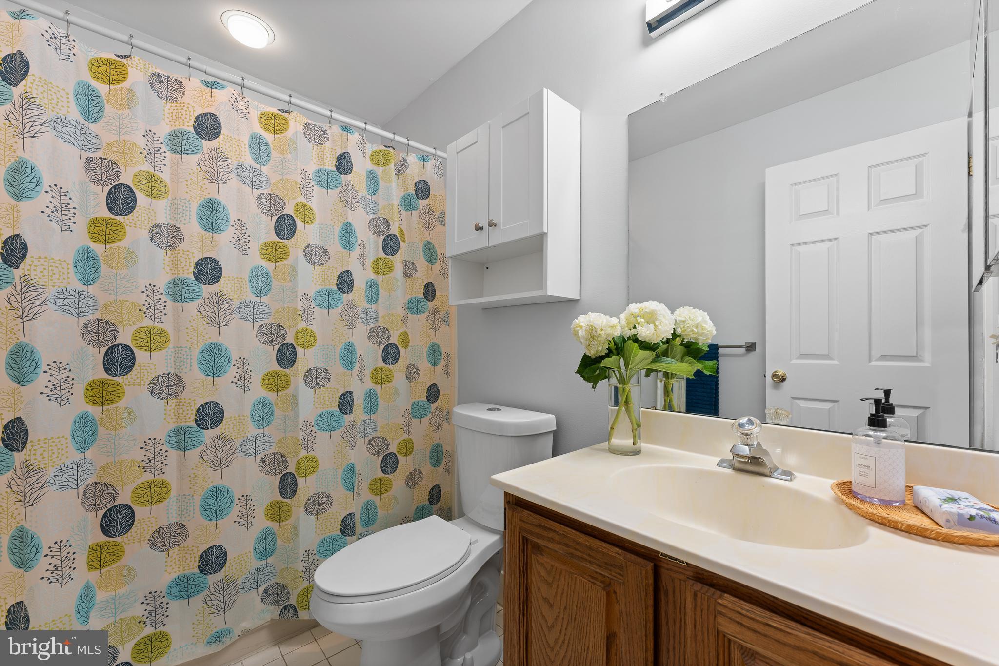 19 Windsor Circle Chesterbrook, PA 19087 - Photo 20 of 28 Second floor full bathroom with tub