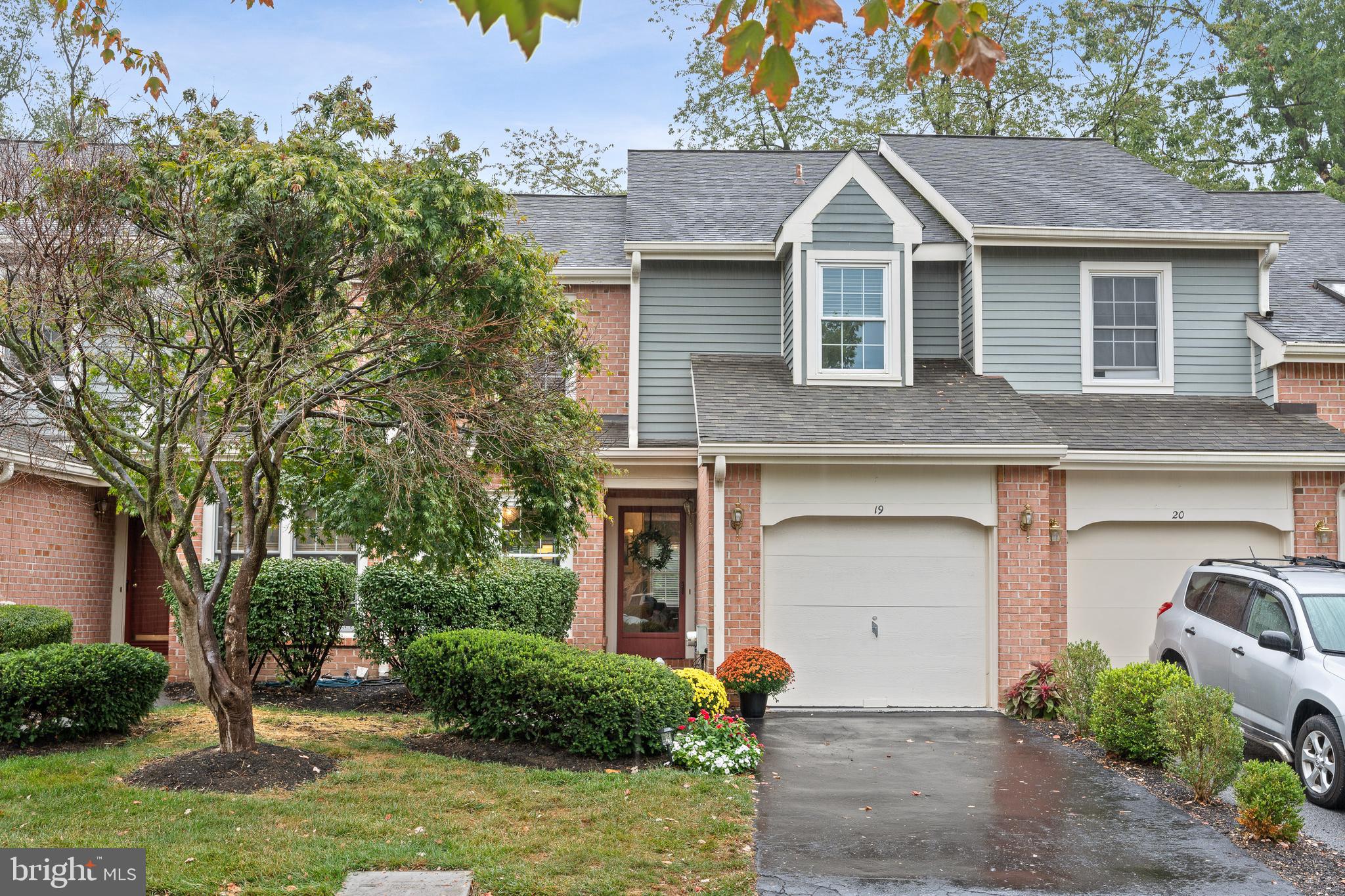 19 Windsor Circle Chesterbrook, PA 19087 - Photo 2 of 28 19 Windsor Circle, Chesterbrook