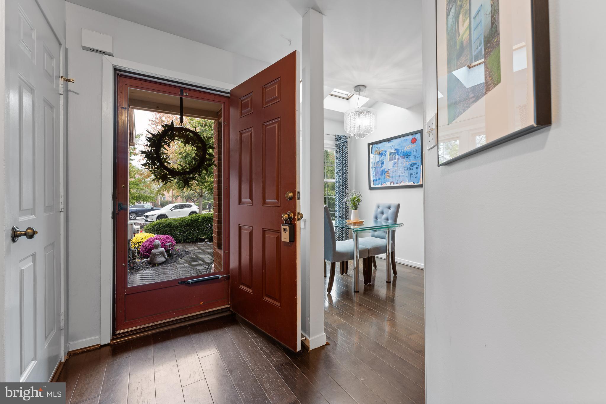 19 Windsor Circle Chesterbrook, PA 19087 - Photo 3 of 28 Entry foyer