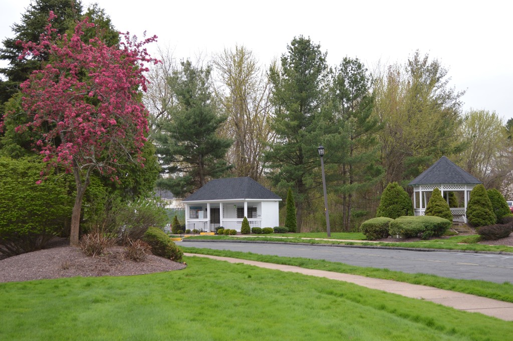 8 Castle Hills Road, Unit D Agawam, MA 01001 - Photo 28 of 30 Gallery Image 28