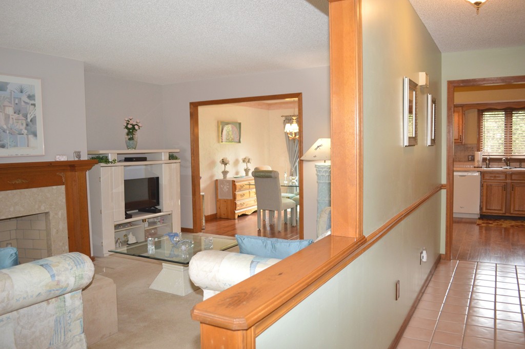 8 Castle Hills Road, Unit D Agawam, MA 01001 - Photo 3 of 30 Gallery Image 3