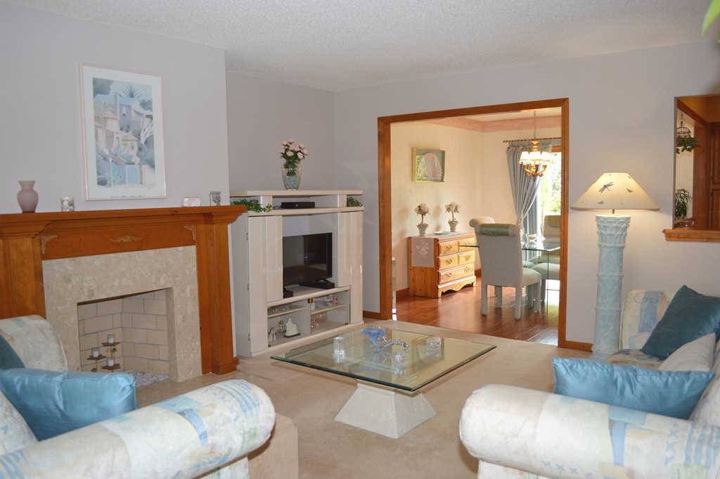 8 Castle Hills Road, Unit D Agawam, MA 01001 - Photo 4 of 30 Gallery Image 4