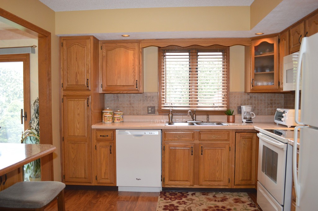 8 Castle Hills Road, Unit D Agawam, MA 01001 - Photo 8 of 30 Gallery Image 8