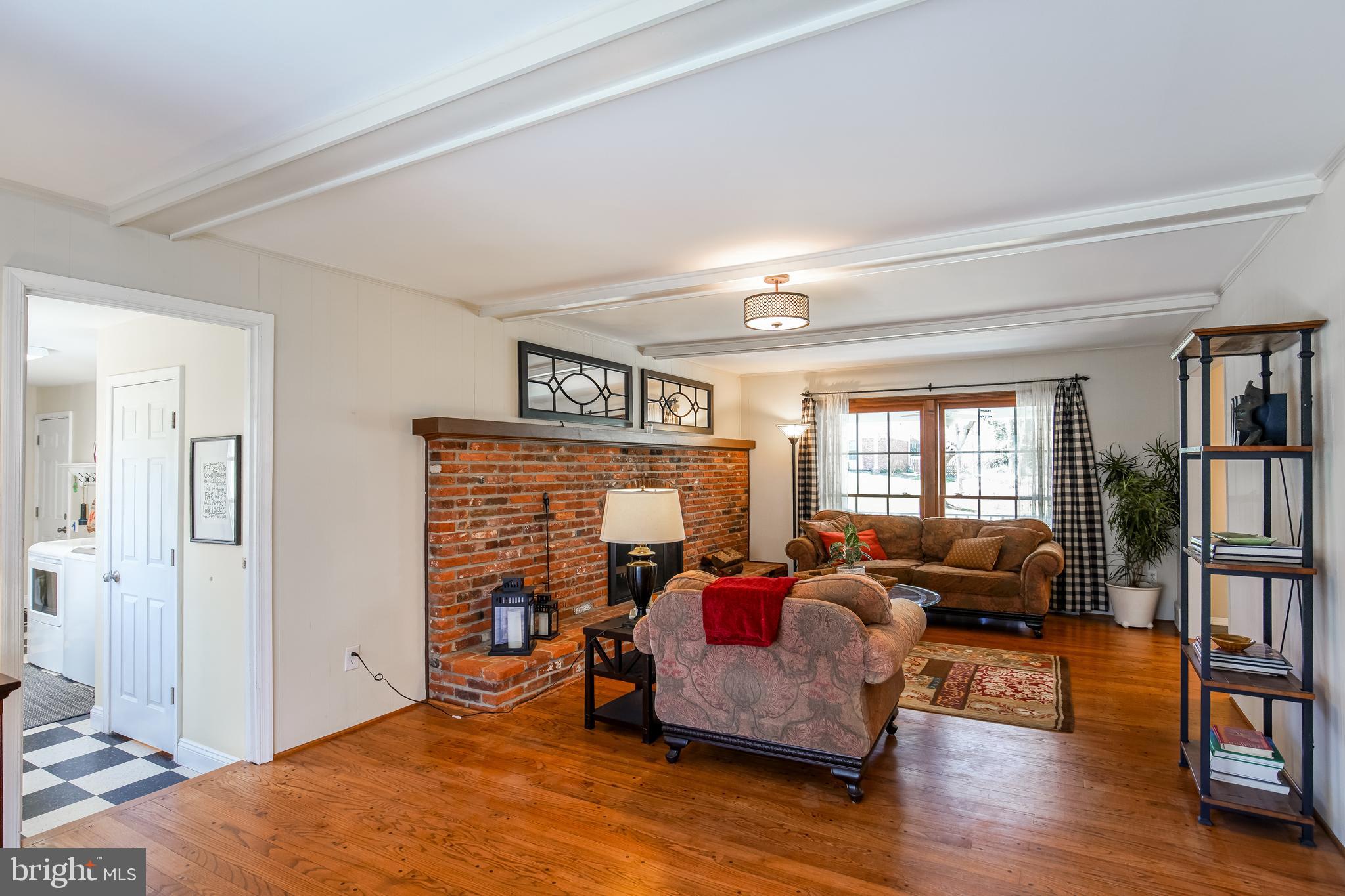 11107 Old Coach Road Potomac, MD 20854 - Photo 11 of 29 Family Room
