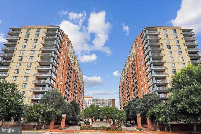$2,450 | 11710 Old Georgetown Road, Unit 120, Rockville, MD 20852
