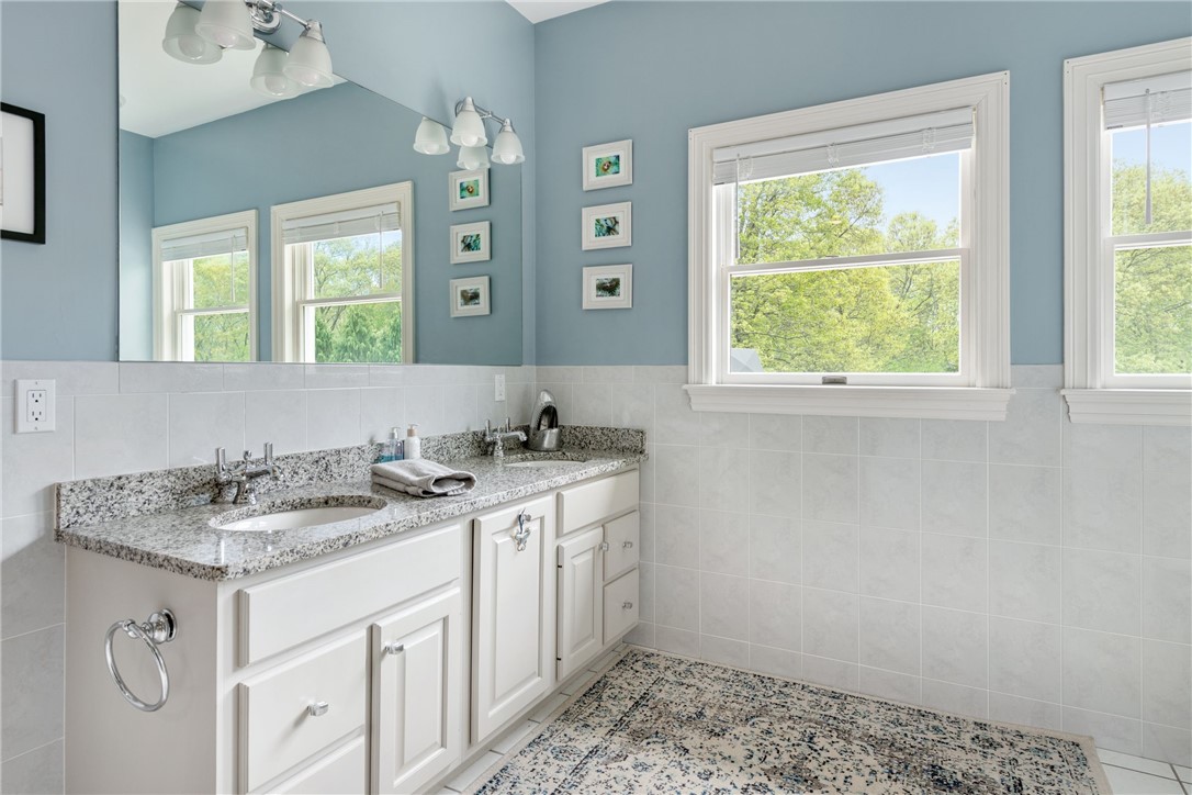180 Ten Rod Road North Kingstown, RI 02852 - Photo 37 of 50 2nd Floor Full Bathroom