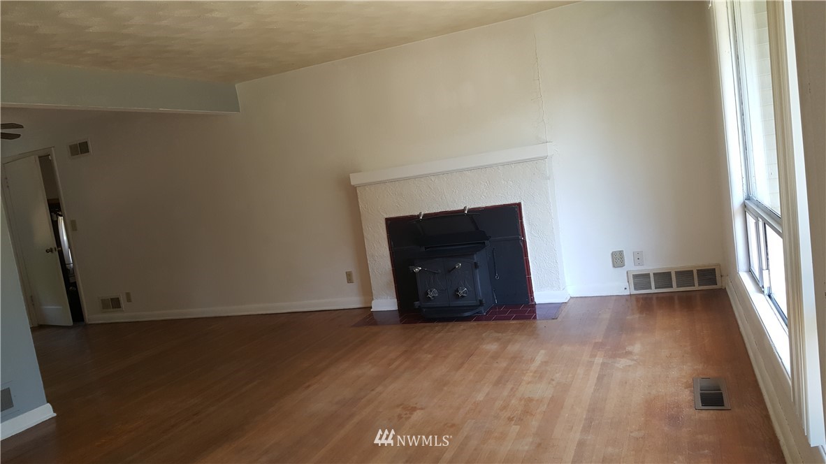 3402 Crystal Springs Road West University Place, WA 98466 - Photo 4 of 11 Gallery Image 4