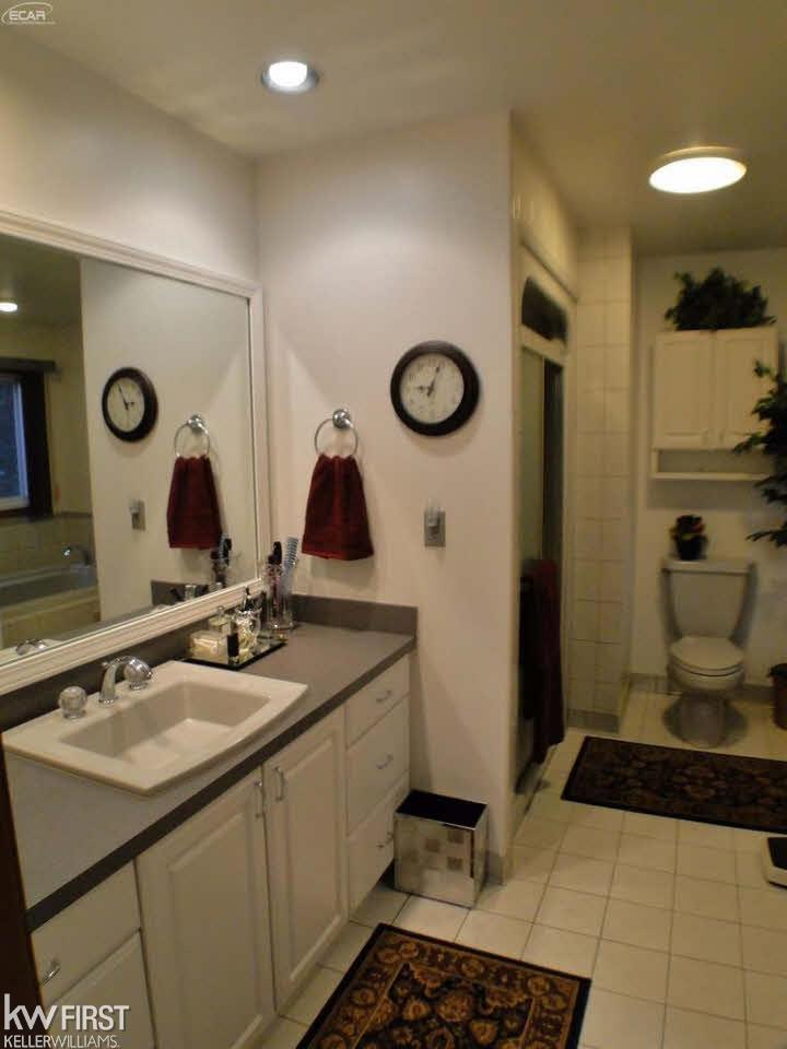 6465 Hartland Road Fenton, MI 48430 - Photo 18 of 41 21269352-17.JPG