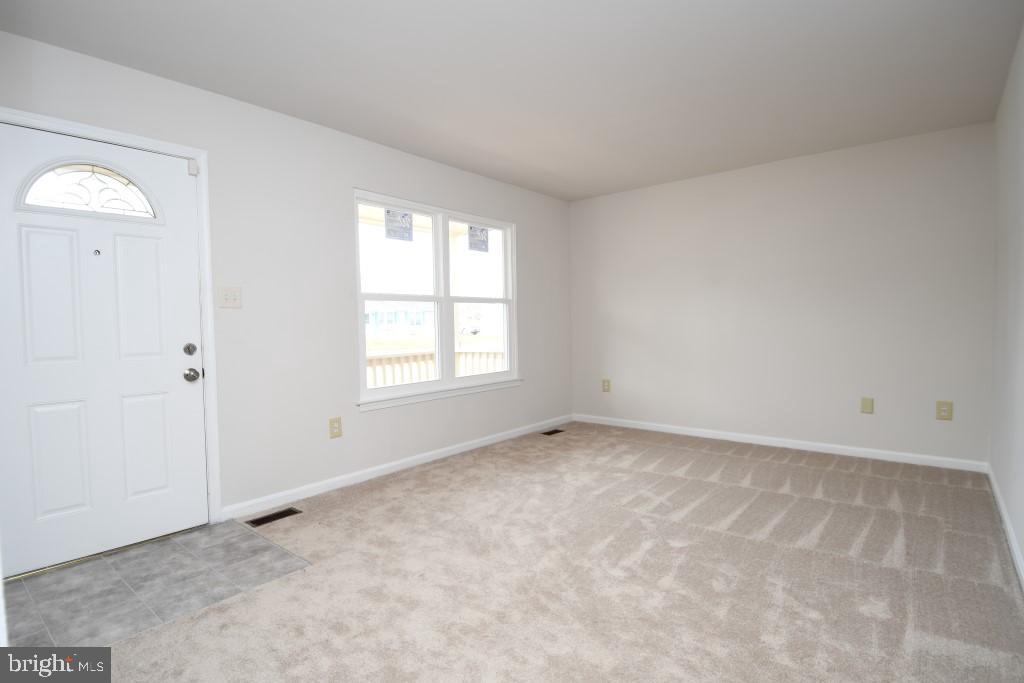 10299 Abbott Road Manassas, VA 20110 - Photo 3 of 22 Living Room