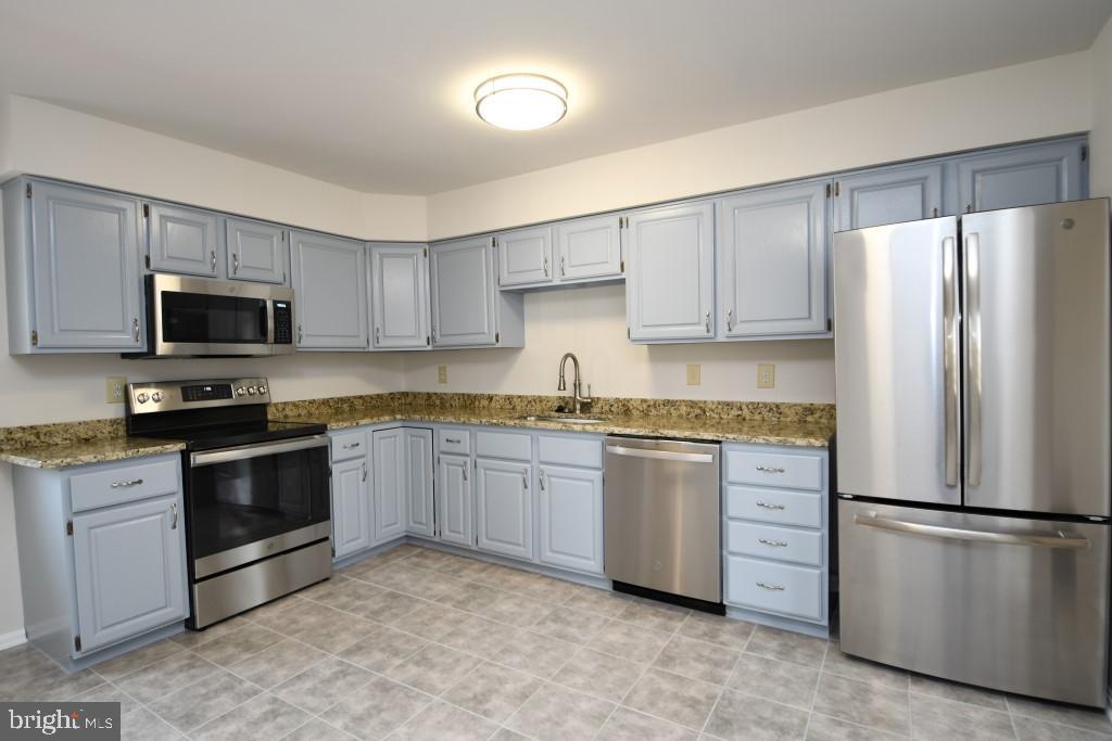 10299 Abbott Road Manassas, VA 20110 - Photo 5 of 22 Kitchen