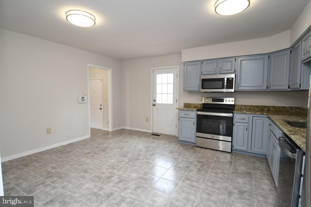 10299 Abbott Road Manassas, VA 20110 - Photo 7 of 22 Eat In Kitchen