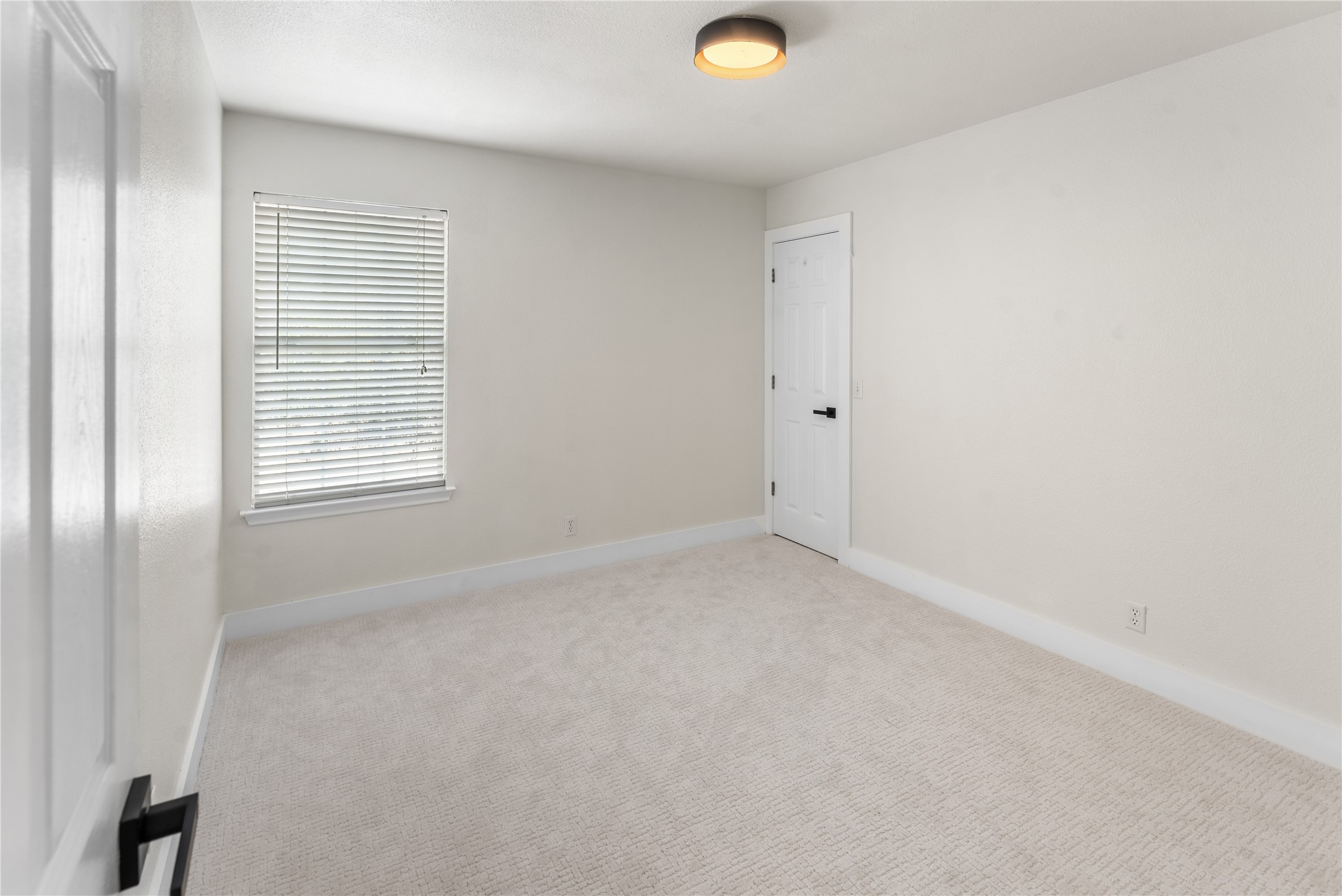183 Musgrav Kyle, TX 78640 - Photo 21 of 24 an empty room with windows