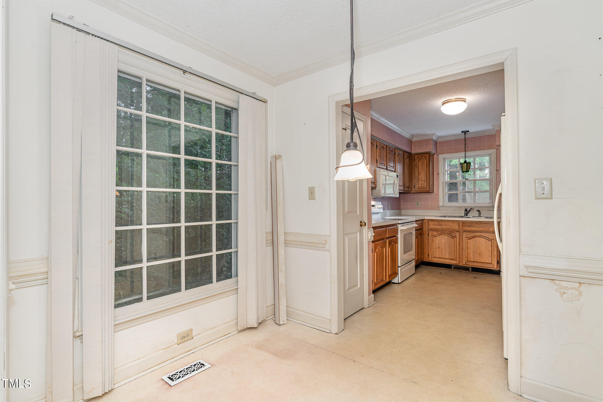 6700 Queen Annes Drive Raleigh, NC 27613 - Photo 10 of 28 Breakfast Nook