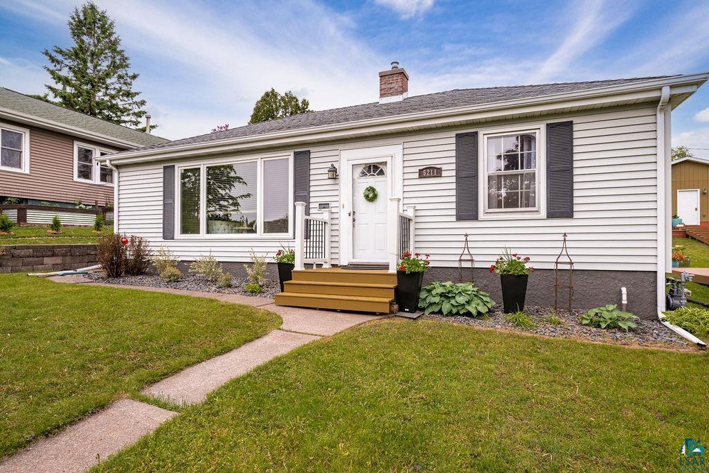5211 Oneida Street Duluth, MN 55804 - Photo 2 of 40