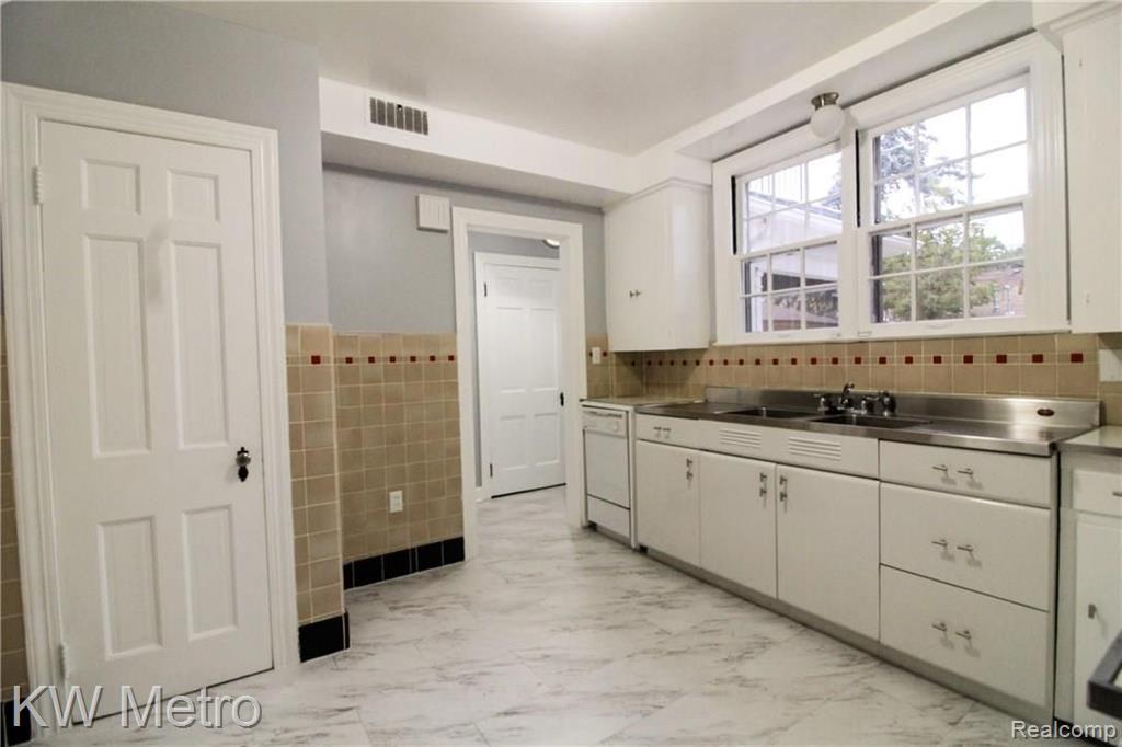 15361 Stahelin Road Detroit, MI 48223 - Photo 20 of 33 Gallery Image 20