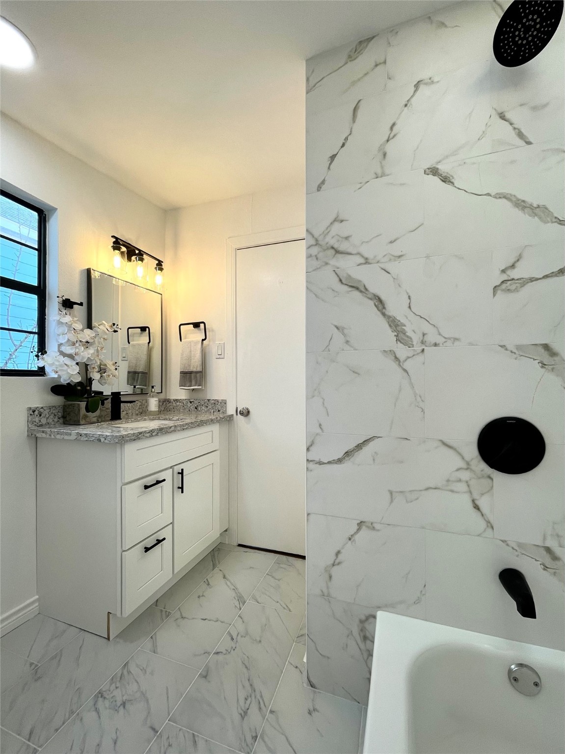 1031 15th Street Dickinson, TX 77539 - Photo 22 of 50 Full bath on the first floor