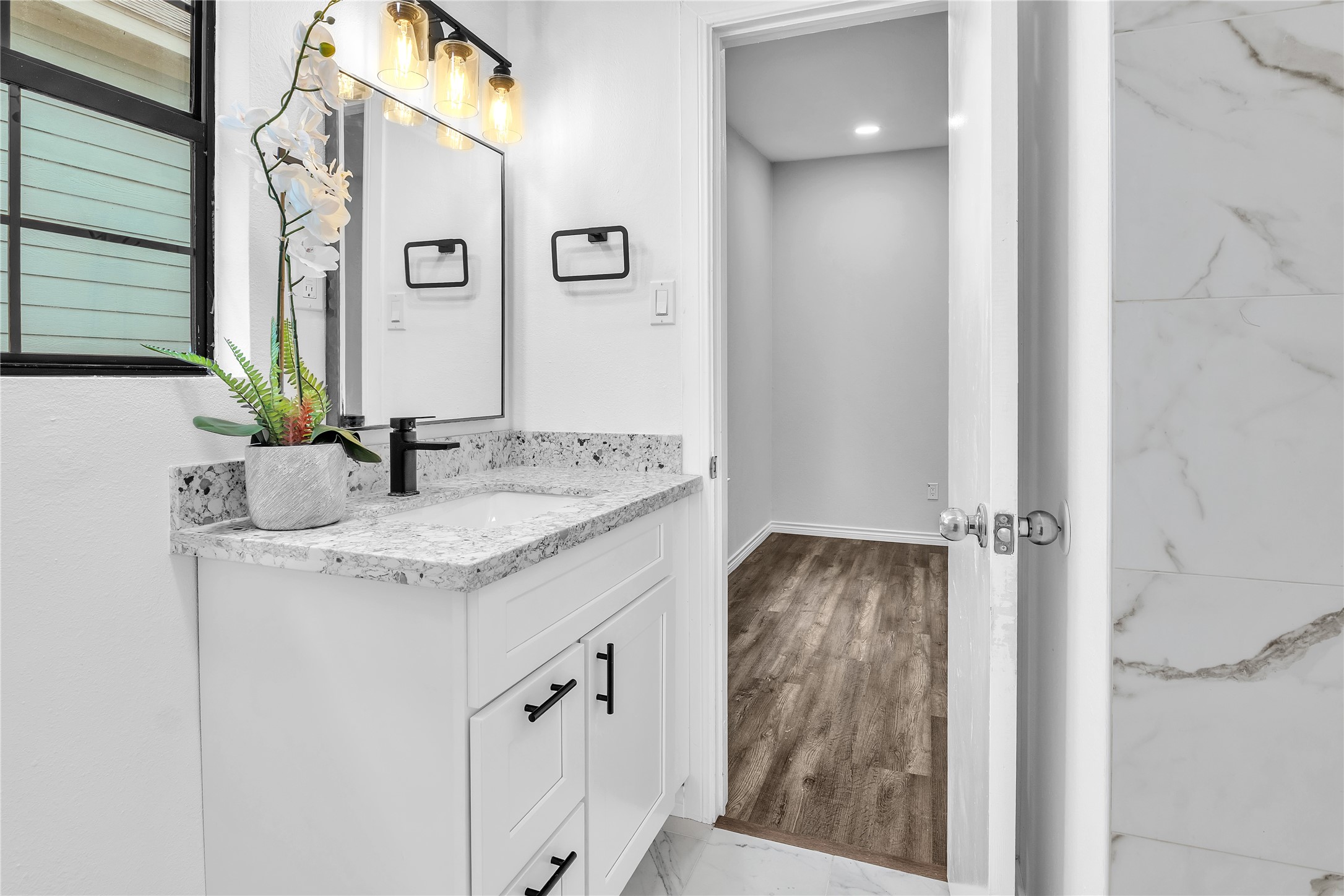 1031 15th Street Dickinson, TX 77539 - Photo 23 of 50 Full bath on the first floor