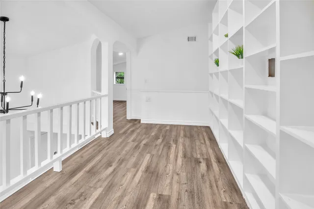 a view of empty room with window