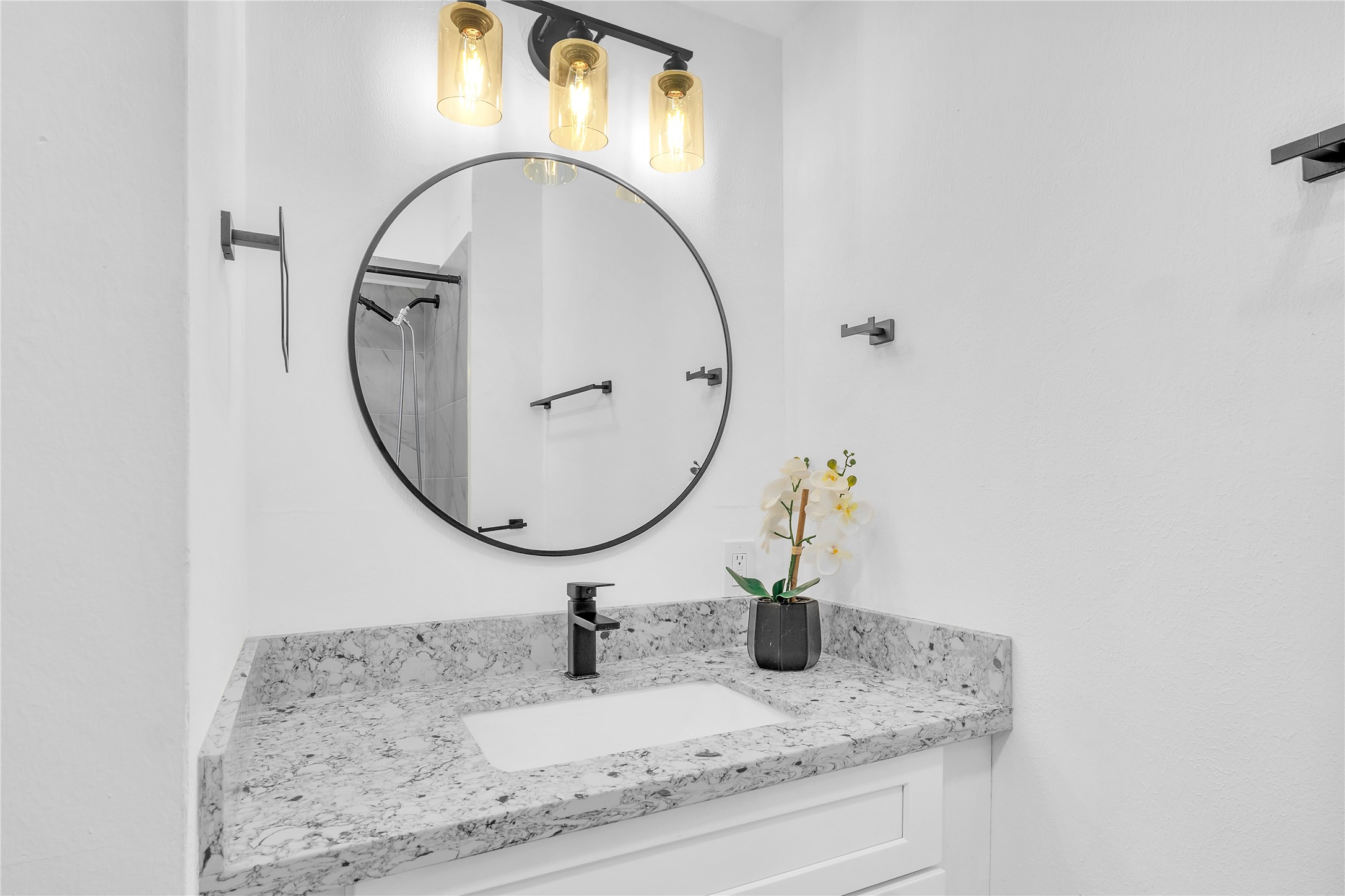 1031 15th Street Dickinson, TX 77539 - Photo 39 of 50 Full bathroom on the second floor