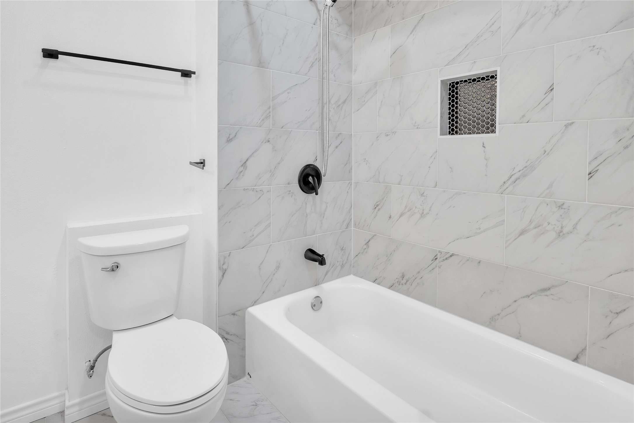 1031 15th Street Dickinson, TX 77539 - Photo 40 of 50 Full bathroom on the second floor