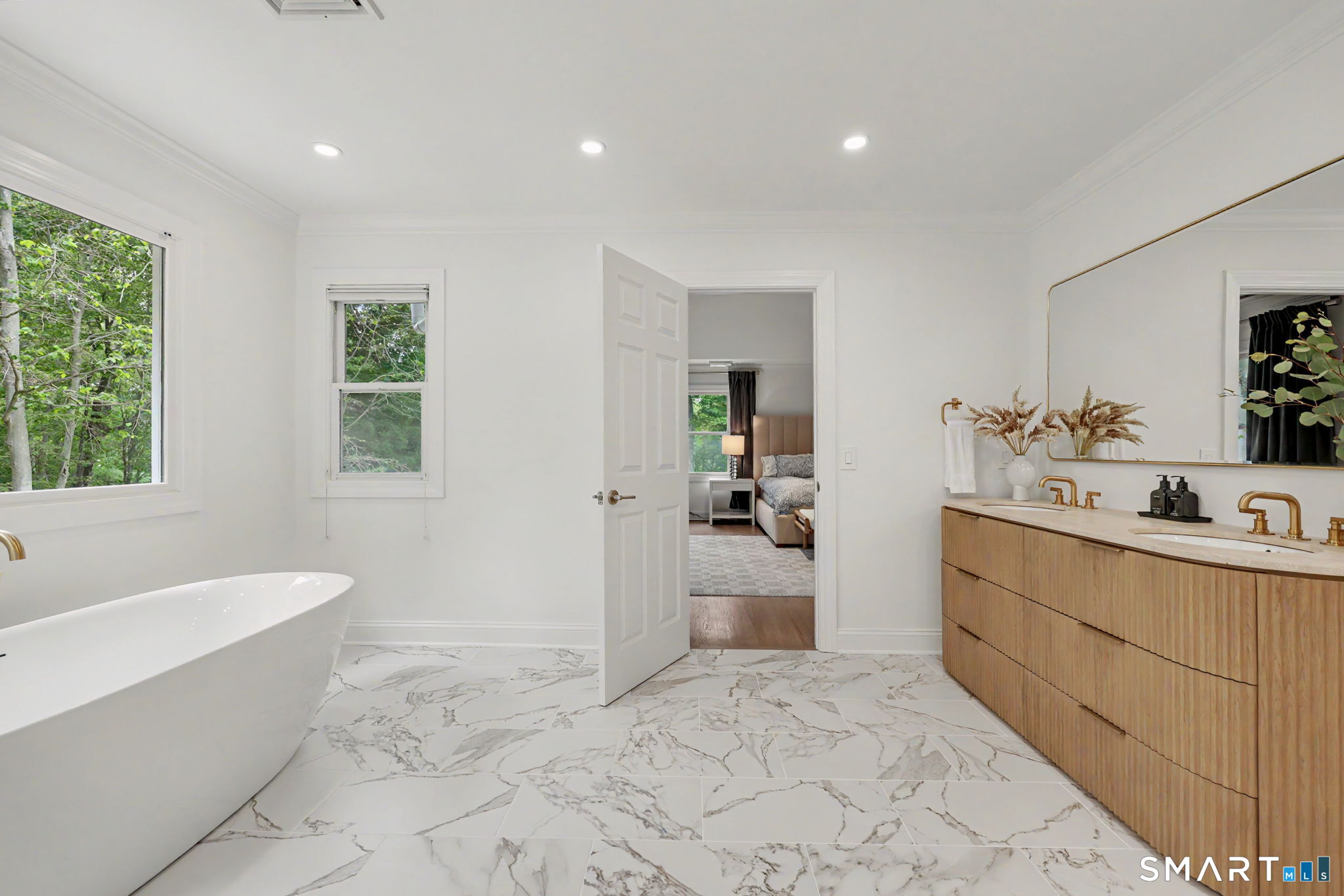 10 Side Hill Road Westport, CT 06880 - Photo 23 of 40 a bathroom with a bathtub sink and toilet
