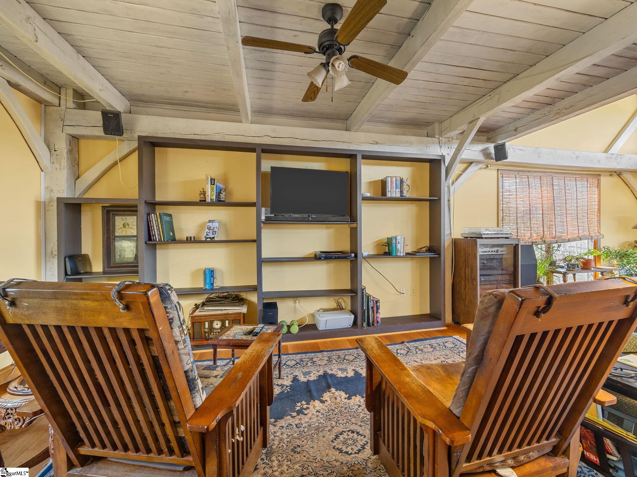 405 Loop Road Campobello, SC 29322 - Photo 13 of 49