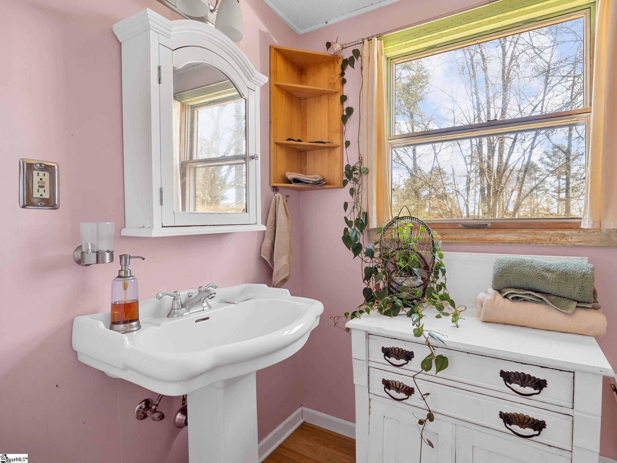 405 Loop Road Campobello, SC 29322 - Photo 18 of 49