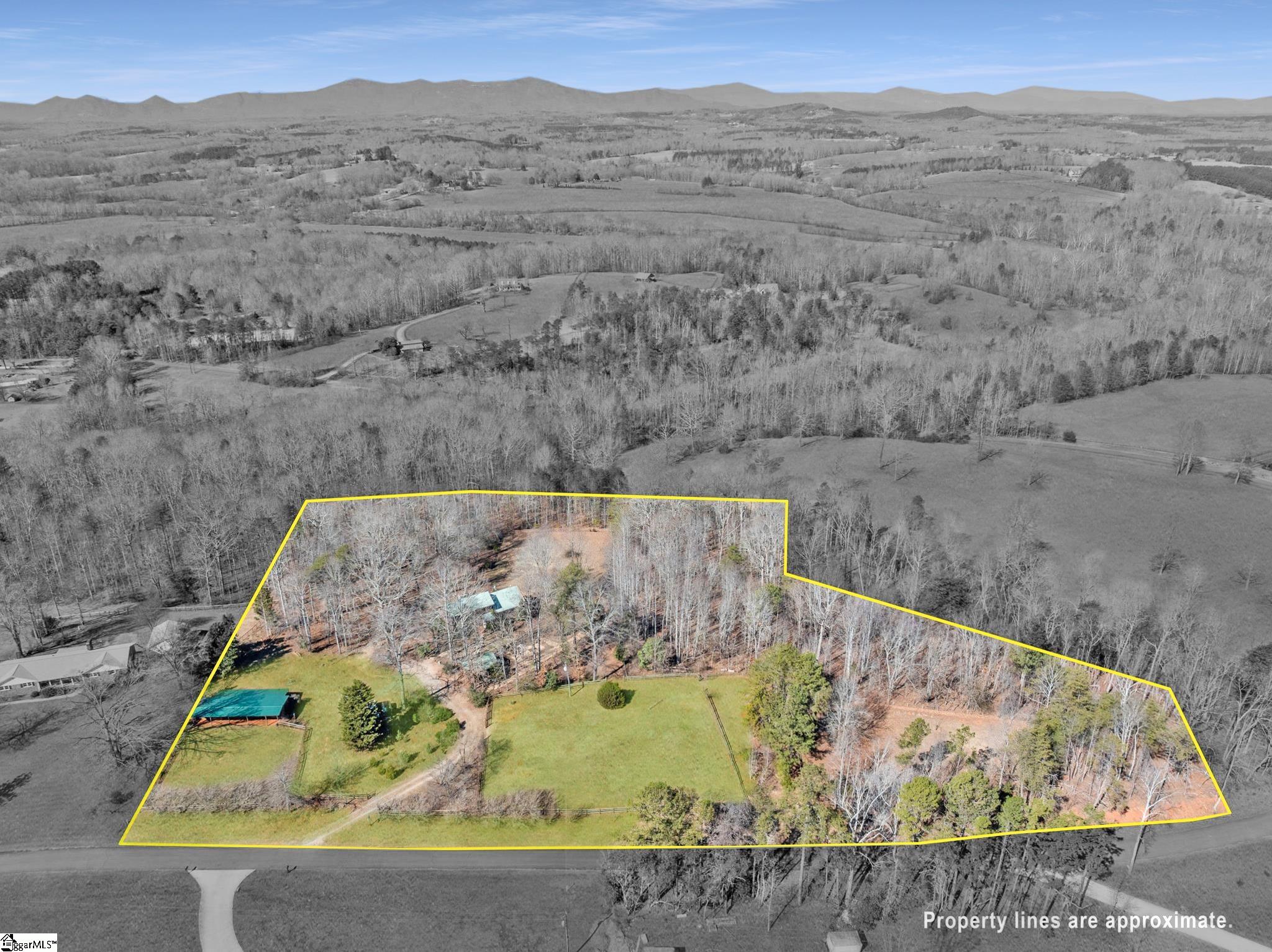 405 Loop Road Campobello, SC 29322 - Photo 3 of 49