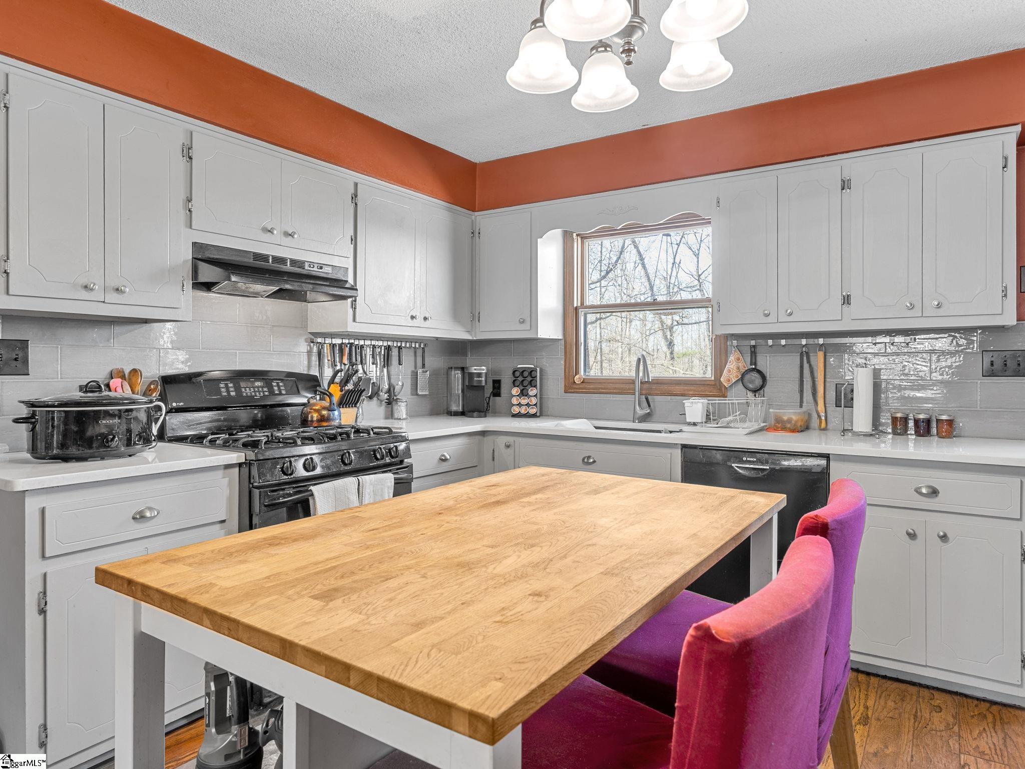 405 Loop Road Campobello, SC 29322 - Photo 32 of 49