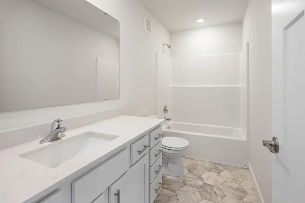 $355,900 | 625 Redwood Loop North, Cambridge, MN 55008