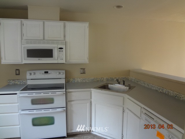 833 Southwest Sunset Boulevard, Unit J48 Renton, WA 98057 - Photo 4 of 11
