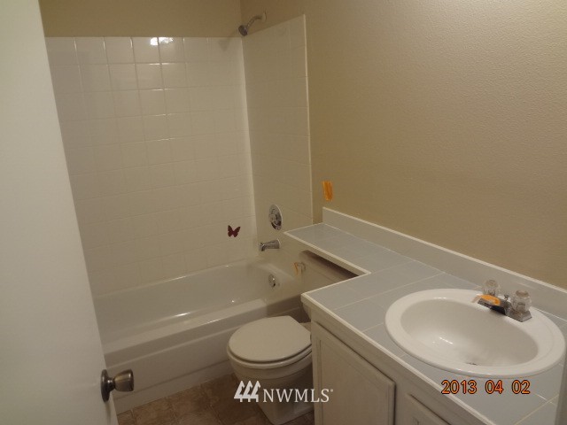 833 Southwest Sunset Boulevard, Unit J48 Renton, WA 98057 - Photo 8 of 11