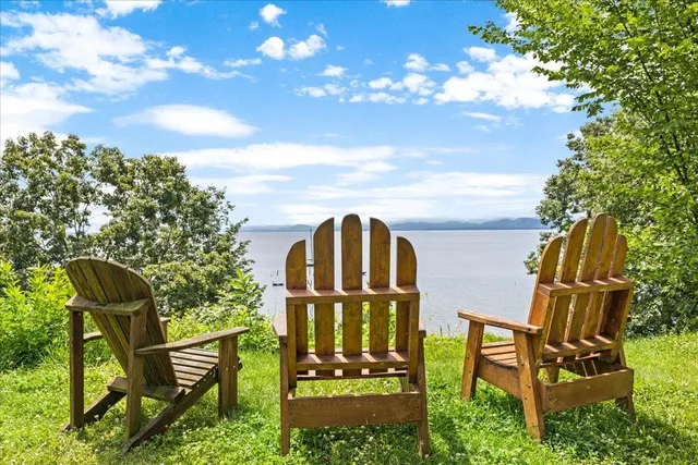 $699,900 | 23 Birchwood Lane, Burlington, VT 05408