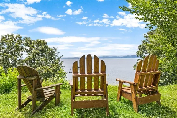 $649,900 | 23 Birchwood Lane, Burlington, VT 05408