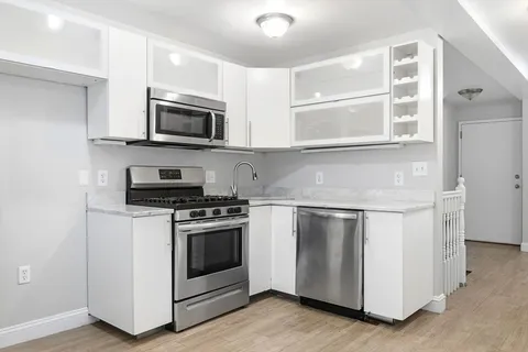 $4,250 | 191 Everett Street, Unit 1, Boston, MA 02128