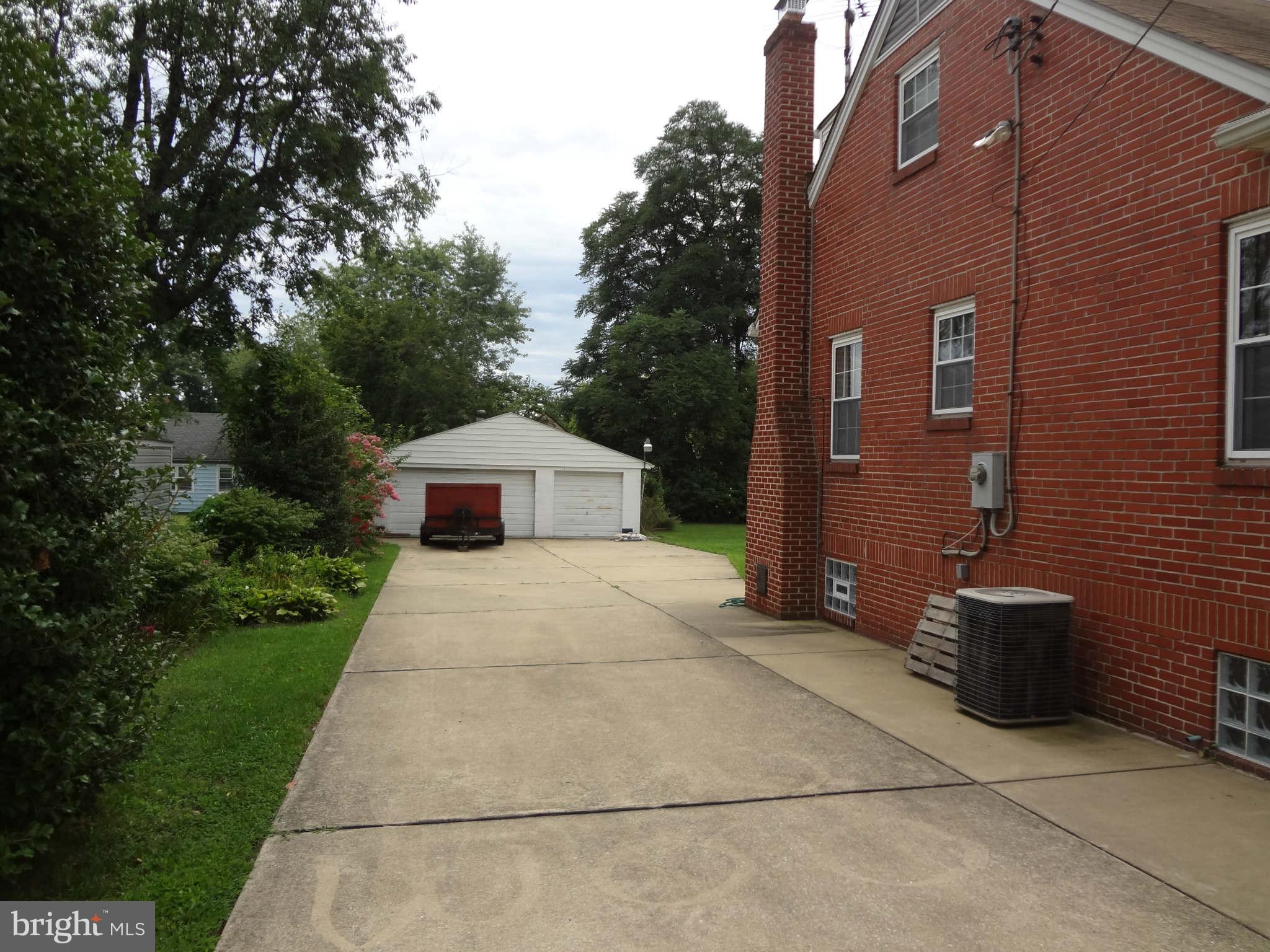 1913 Robinwood Road Baltimore, MD 21222 - Photo 3 of 9 Exterior (General)
