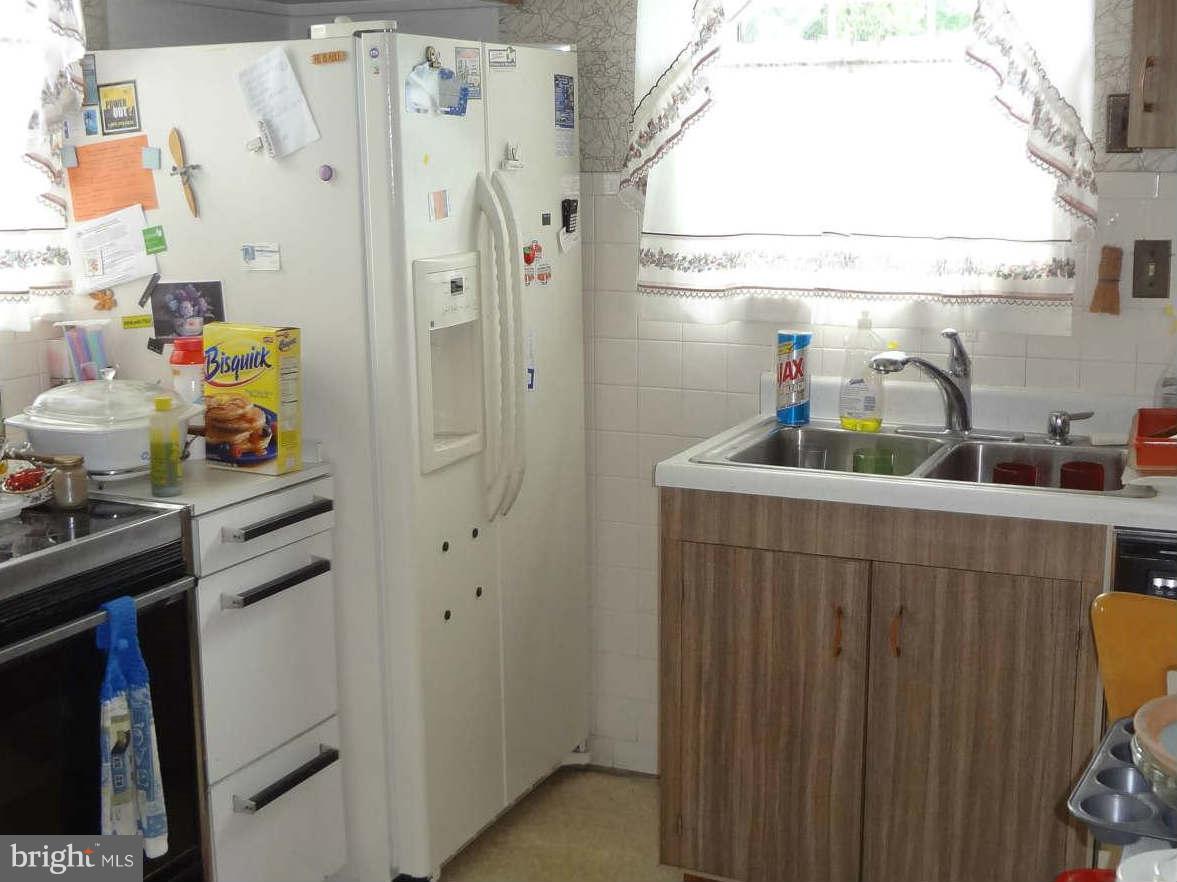 1913 Robinwood Road Baltimore, MD 21222 - Photo 7 of 9 Kitchen