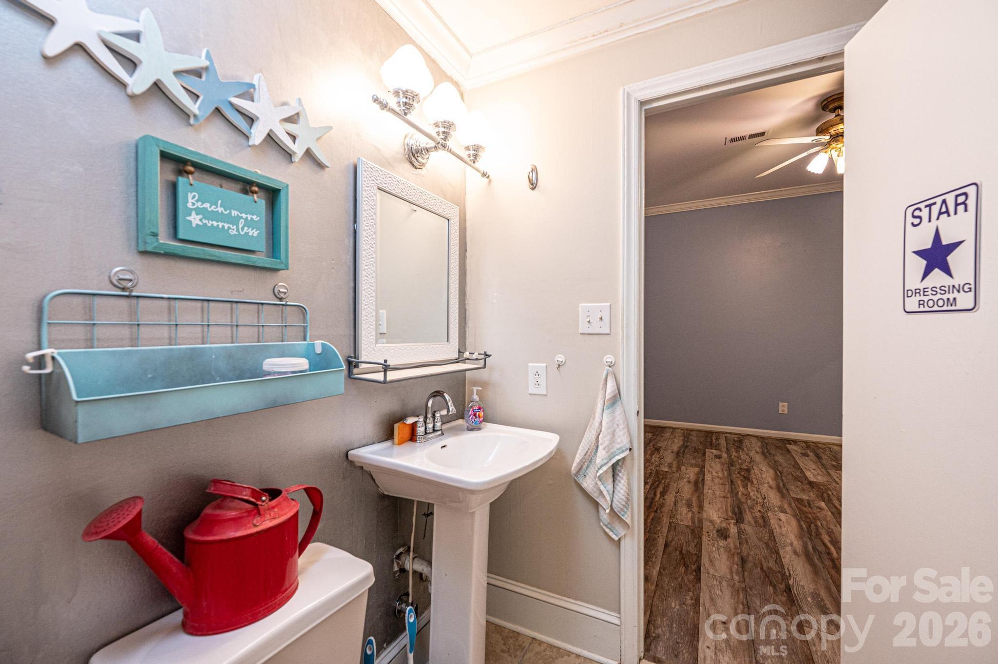 826 6th Street Northwest, Unit 4 Hickory, NC 28601 - Photo 21 of 25 a bathroom with a sink and a mirror